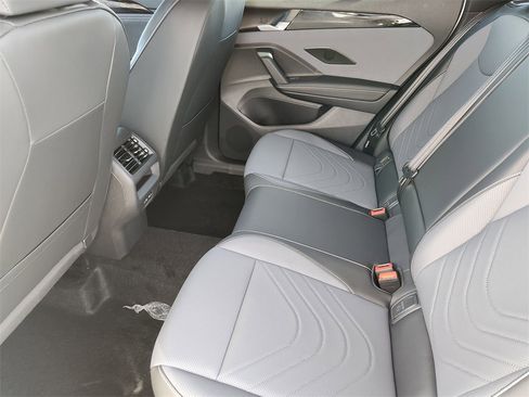 New 2026 Volkswagen Tiguan SE R-Line image 18