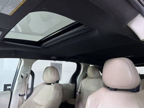 Used 2021 Toyota Sienna XLE image 21