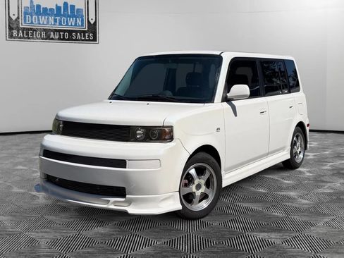 Used 2005 Scion xB FWD image 2