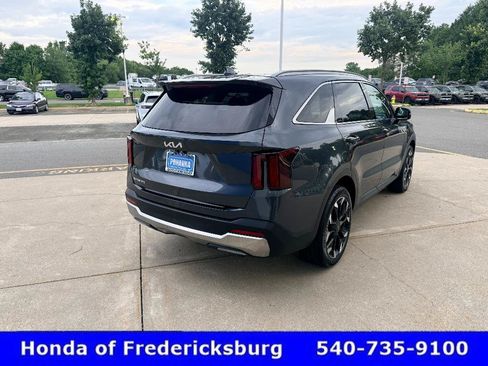 Used 2025 Kia Sorento EX w/ Panoramic Sunroof Package FWD image 6