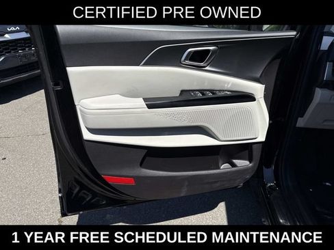 Used 2023 Kia Carnival LX FWD image 13