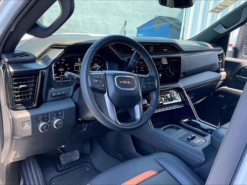 Used 2025 GMC Sierra 2500 AT4 w/ AT4 Premium Plus Package AWD/4WD image 18