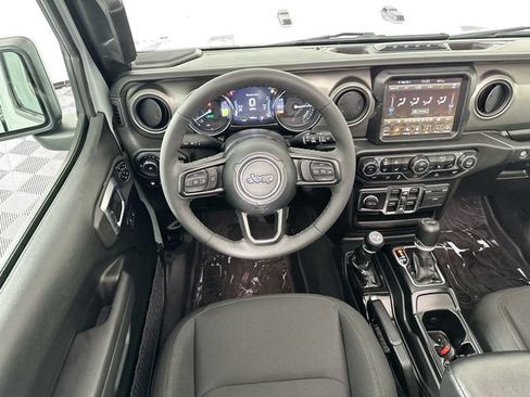 Used 2023 Jeep Wrangler Unlimited w/ Sun & Screen Package AWD/4WD image 11