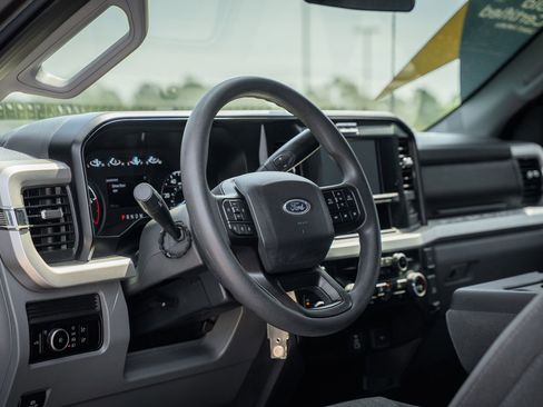 Certified 2025 Ford F250 XLT w/ 360-Degree Camera Package AWD/4WD image 21