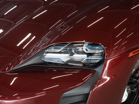 Used 2022 Porsche Taycan image 27