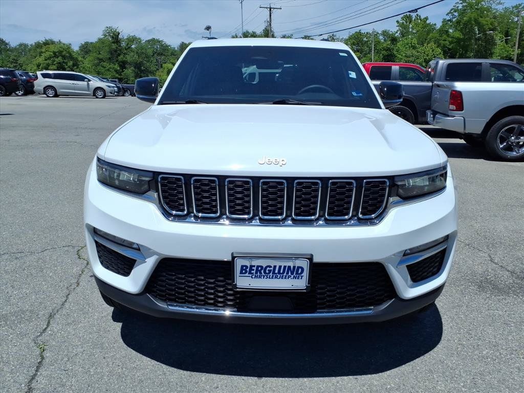 Used 2025 Jeep Grand Cherokee Limited AWD/4WD image 9