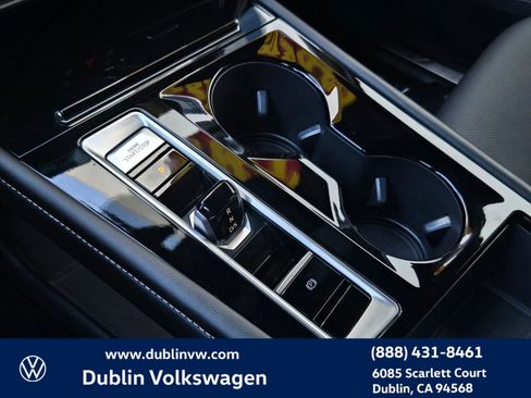 Certified 2024 Volkswagen Atlas Cross Sport SE image 18