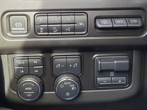 Used 2024 Chevrolet Suburban High Country w/ Advanced Technology Package image 16