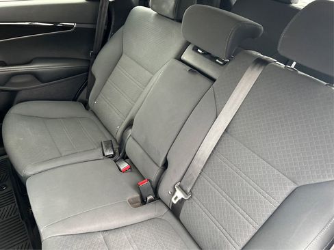 Used 2020 Kia Sorento S image 19