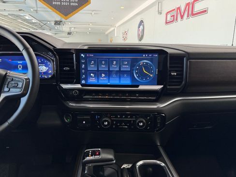 Certified 2023 Chevrolet Silverado 1500 High Country AWD/4WD image 19