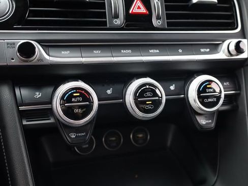 Used 2023 Genesis G70 2.0T image 19