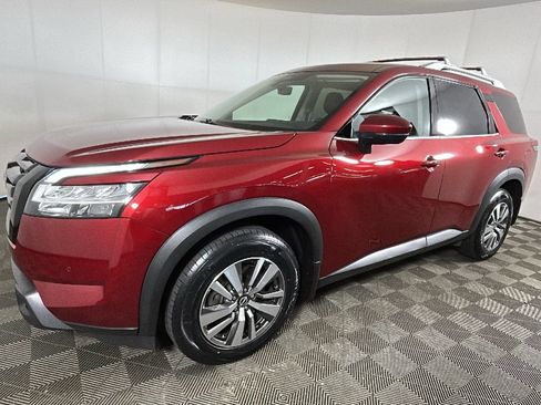 Used 2023 Nissan Pathfinder SL w/ Black Appearance Package AWD/4WD image 8