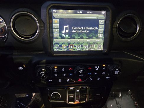 Used 2019 Jeep Wrangler Unlimited Sahara image 33