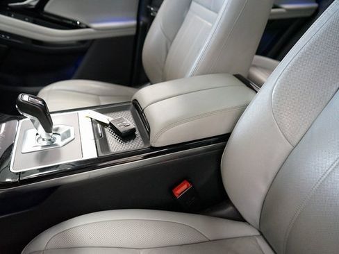 Used 2020 Land Rover Range Rover Evoque SE image 32