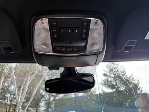 Used 2019 Jeep Grand Cherokee Overland image 15