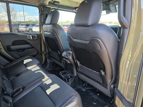 Used 2025 Jeep Gladiator Sport AWD/4WD image 14