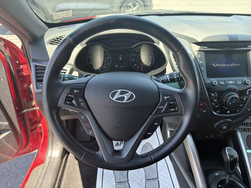 Used 2016 Hyundai Veloster Turbo FWD image 17