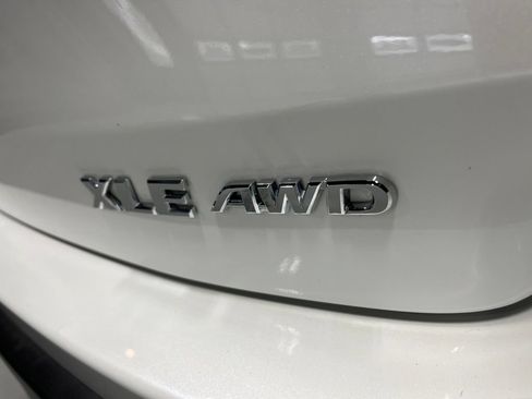 Used 2019 Toyota Highlander XLE AWD/4WD image 45