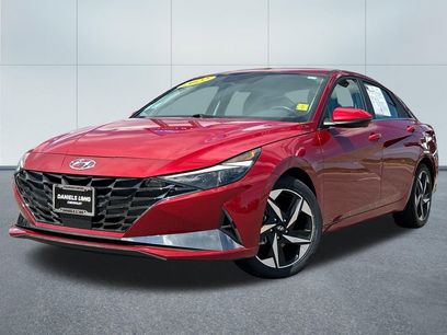Used 2022 Hyundai Elantra Limited w/ Preferred Accessory Package