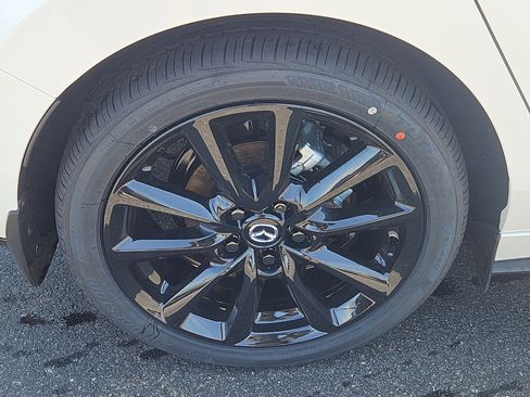 New 2026 MAZDA MAZDA3 Hatchback w/Premium Plus Pkg image 17