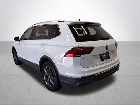 Certified 2022 Volkswagen Tiguan SE FWD image 12