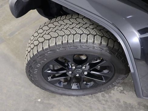Used 2025 Jeep Gladiator Mojave AWD/4WD image 41