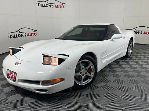 Used 2004 Chevrolet Corvette Coupe w/ Roof Package RWD image 1