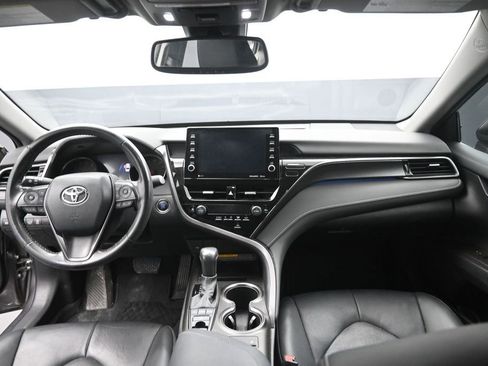 Used 2021 Toyota Camry XSE FWD image 12