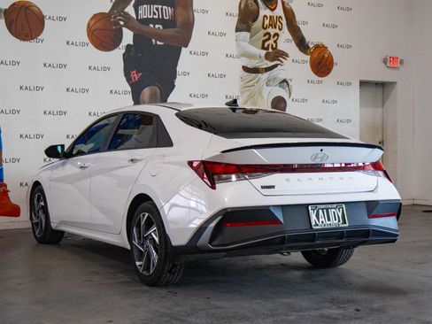 Used 2025 Hyundai Elantra Sport FWD image 21