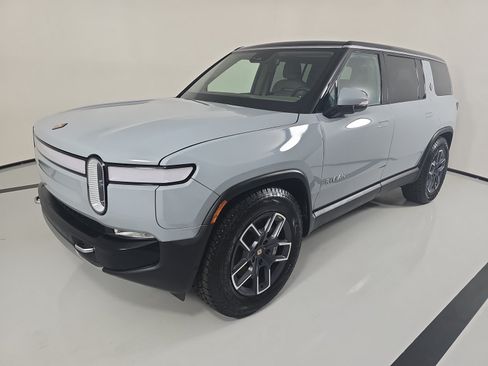 Used 2023 Rivian R1S Adventure AWD/4WD image 1