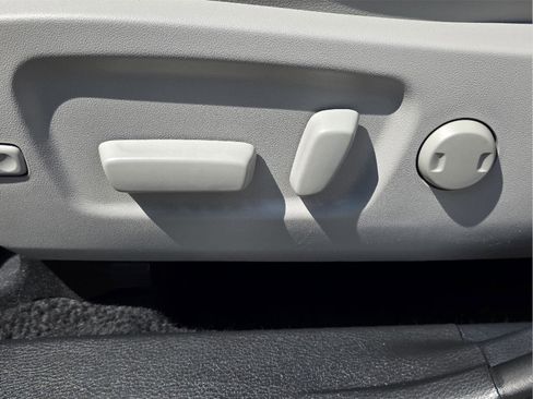 Used 2019 Toyota Highlander XLE image 15