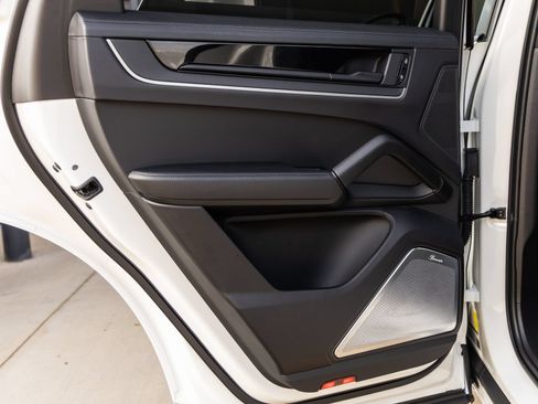Certified 2025 Porsche Cayenne GTS AWD/4WD image 35