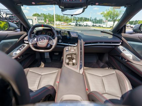 Used 2024 Chevrolet Corvette Z06 RWD image 8