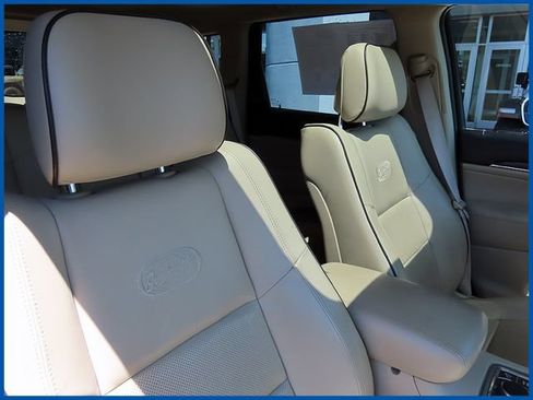 Certified 2018 Jeep Grand Cherokee Overland AWD/4WD image 9