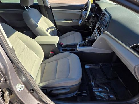 Used 2019 Hyundai Elantra SE image 20