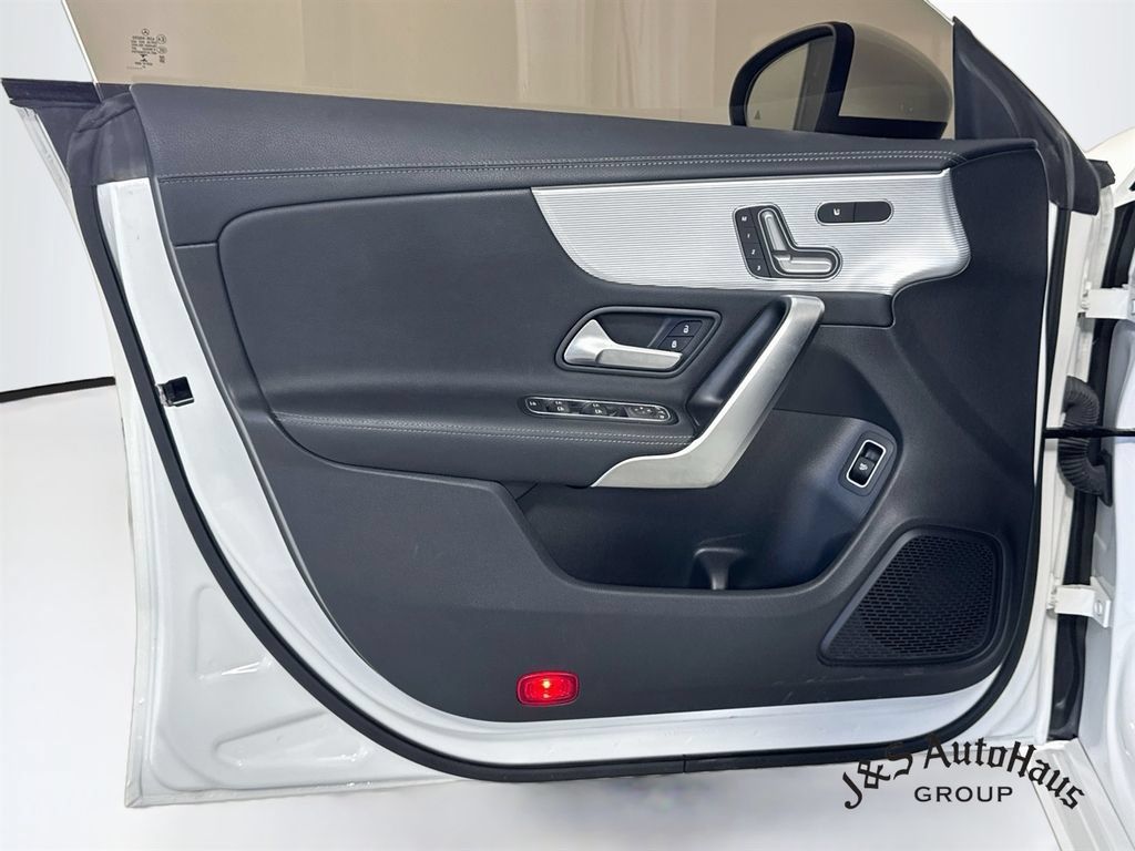 Used 2020 Mercedes-Benz CLA 250 image 22