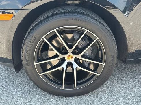 Used 2024 Porsche Macan AWD/4WD image 8