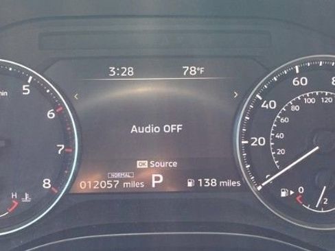 Used 2025 Mitsubishi Outlander AWD image 17