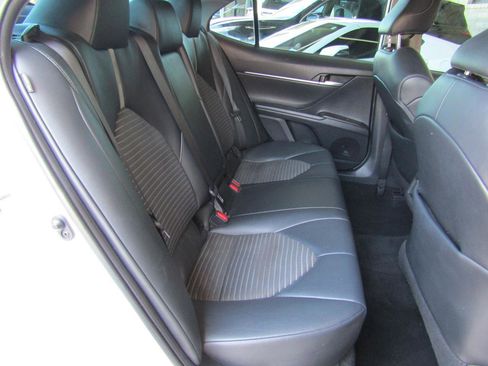 Used 2021 Toyota Camry SE FWD image 12