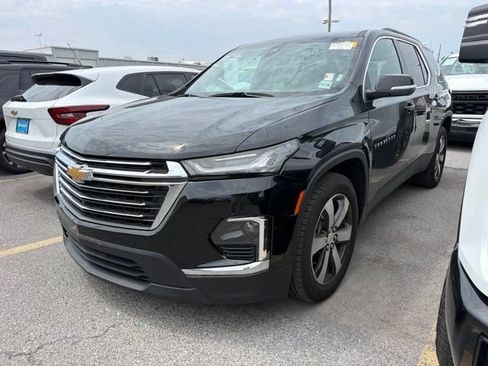 Used 2023 Chevrolet Traverse LT w/ LT Premium Package AWD/4WD image 3