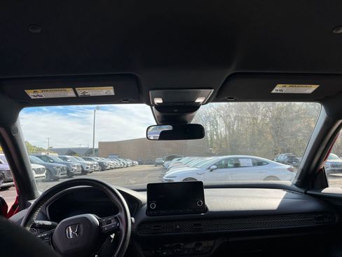 Used 2025 Honda HR-V Sport image 32