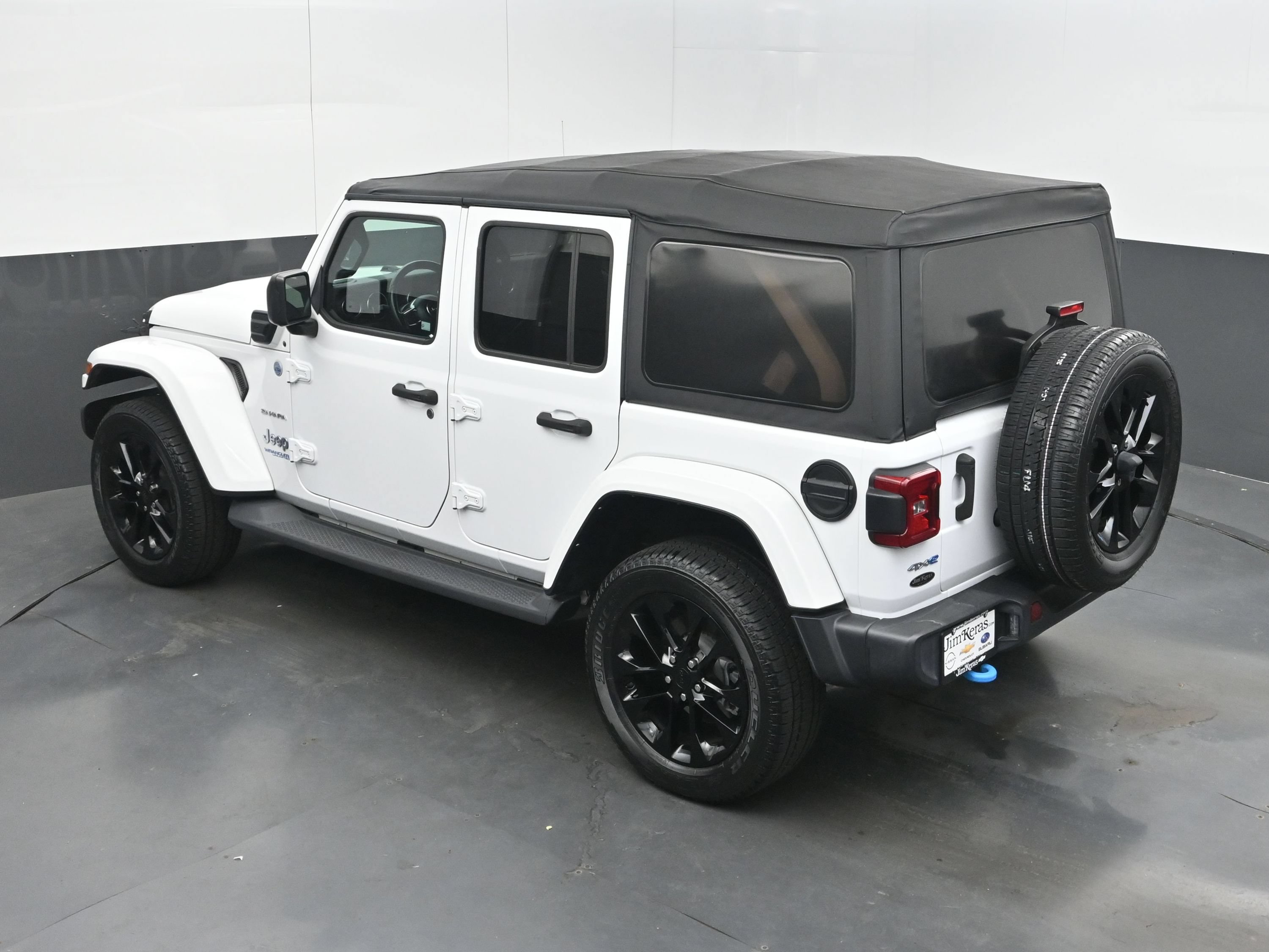 Used 2022 Jeep Wrangler Unlimited Sahara AWD/4WD image 23