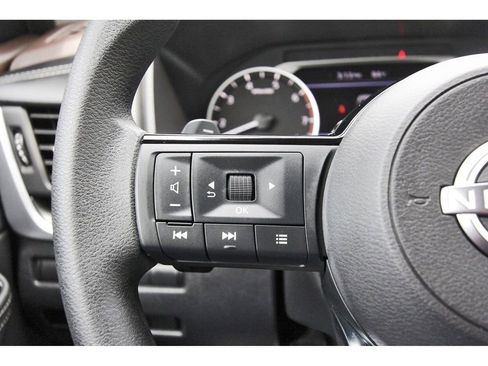 Used 2023 Nissan Rogue SV FWD image 16