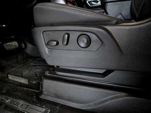 Used 2024 Chevrolet Suburban LT w/ Luxury Package image 17