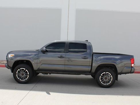 Used 2017 Toyota Tacoma SR w/ Tow Package AWD/4WD image 8