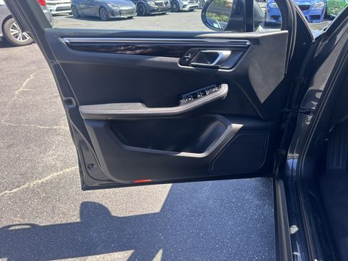 Used 2020 Porsche Macan AWD/4WD image 28