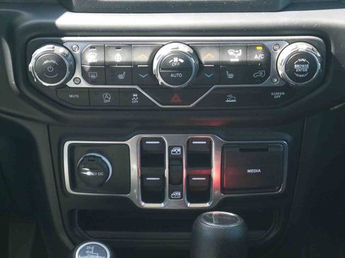 Certified 2023 Jeep Gladiator Sport AWD/4WD image 8