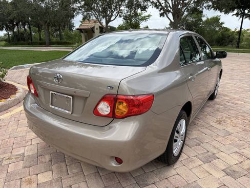 Used 2009 Toyota Corolla LE FWD image 2
