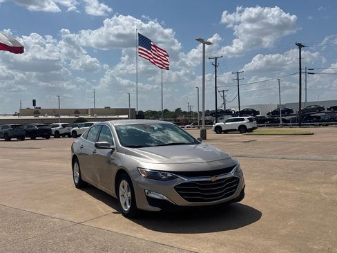 Used 2025 Chevrolet Malibu LS FWD image 1