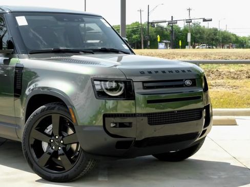 New 2026 Land Rover Defender 130 S AWD/4WD image 9